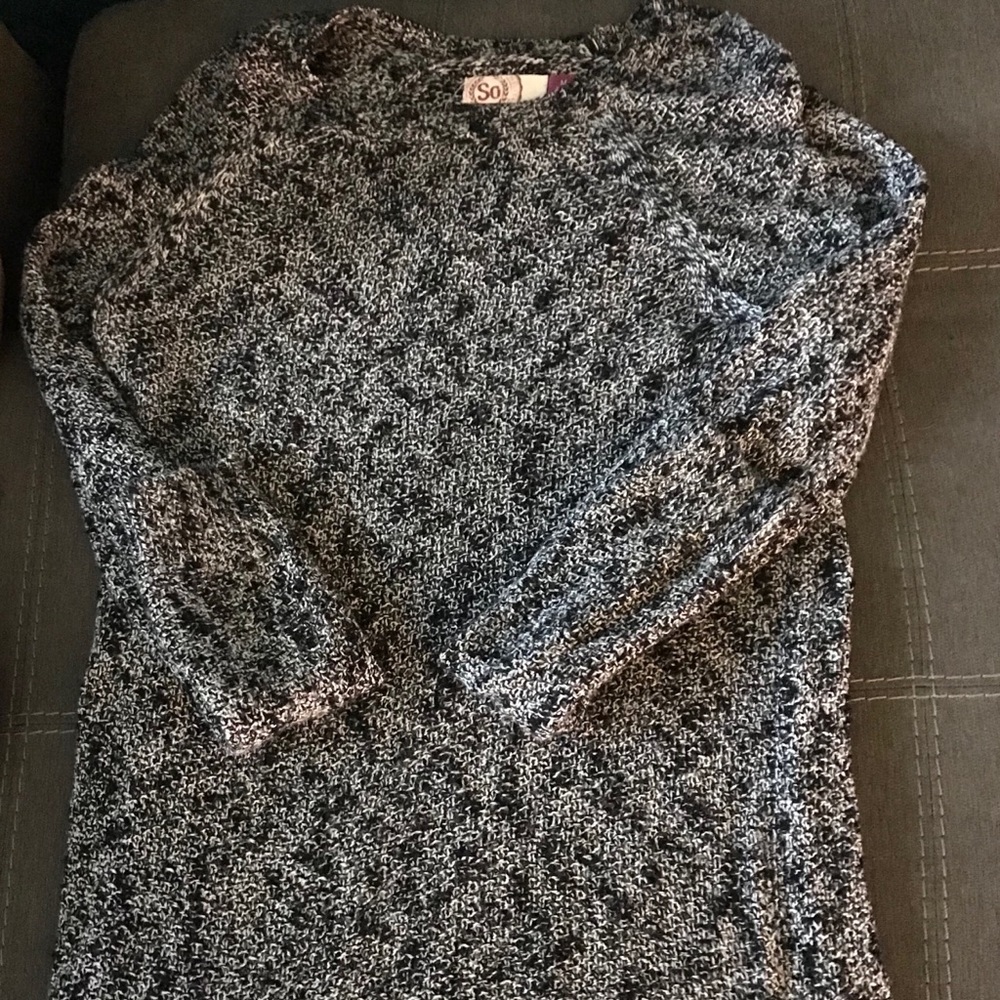 Black and White thin sweater
